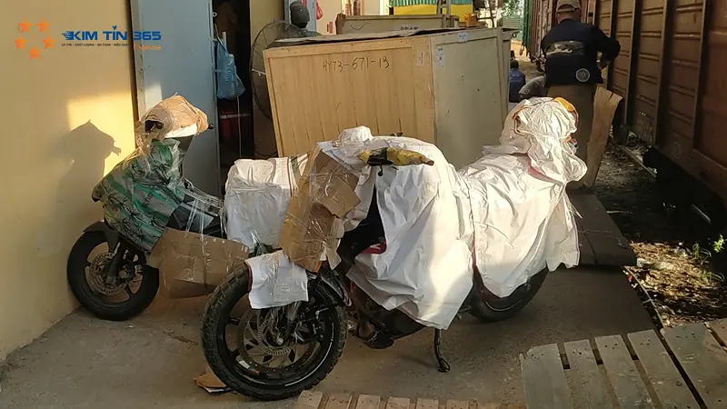 Gửi xe phân khối lớn từ Sài Gòn ra Hà Nội